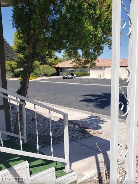 5533 Tres Piedras Road Las Vegas, NV 89122 - Photo 4 of 34