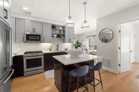 $685,000 | 287 Maverick Street, Unit 201, Boston, MA 02128