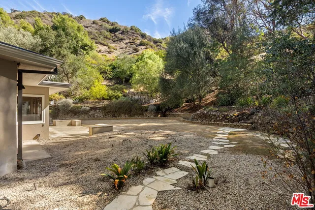 $21,995 | 7972 Mulholland Drive, Los Angeles, CA 90046