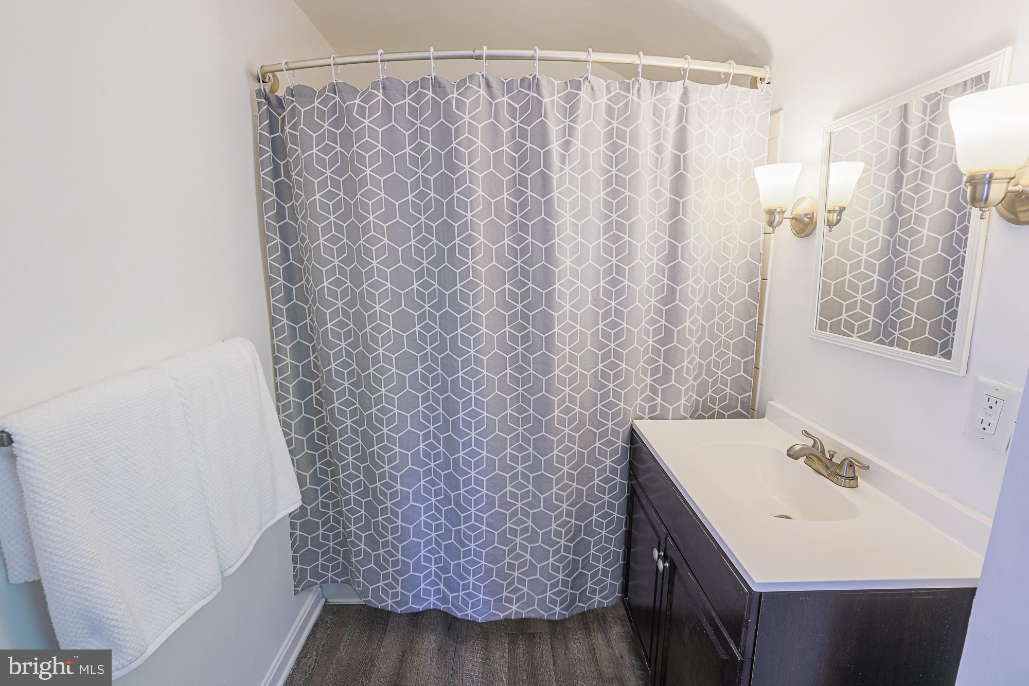 410 Kingston Road Baltimore, MD 21229 - Photo 30 of 56 2nd floor - full bathroom