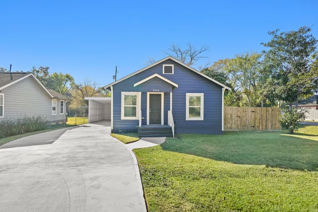 a view of a yard in front of a house with a yard