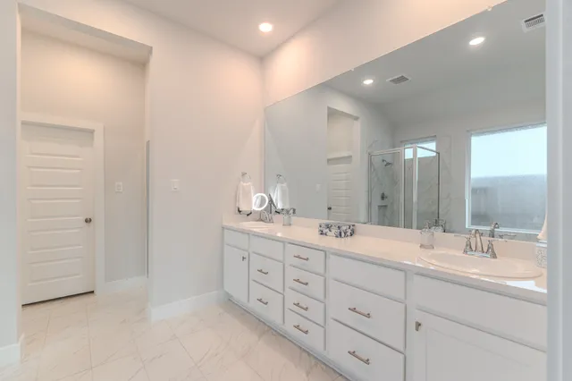 $415,000 | 933 Cortez Creek Drive, Conroe, TX 77304