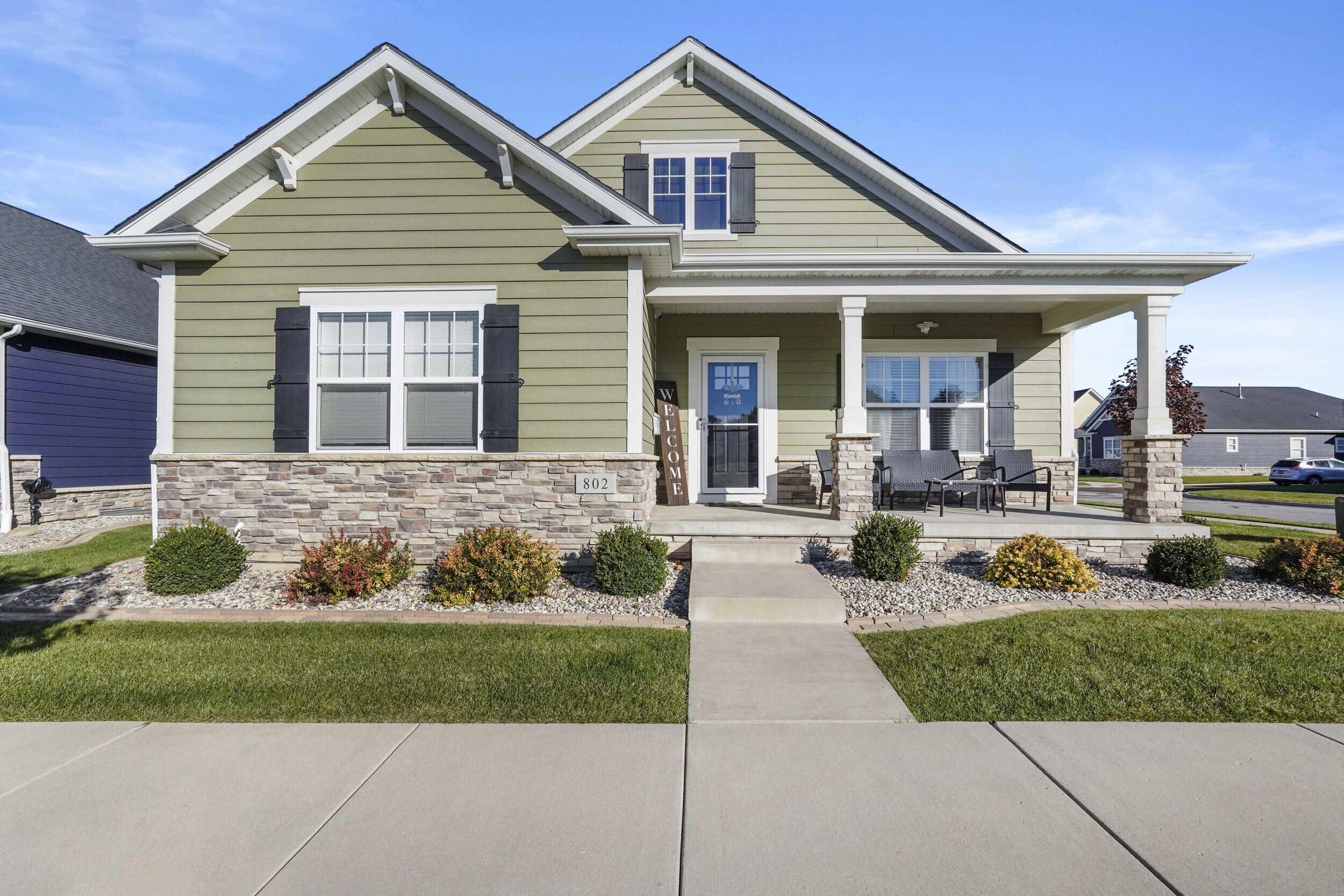 802 Hayfield Drive Crown Point, IN 46307 - Photo 1 of 21 2500x1667