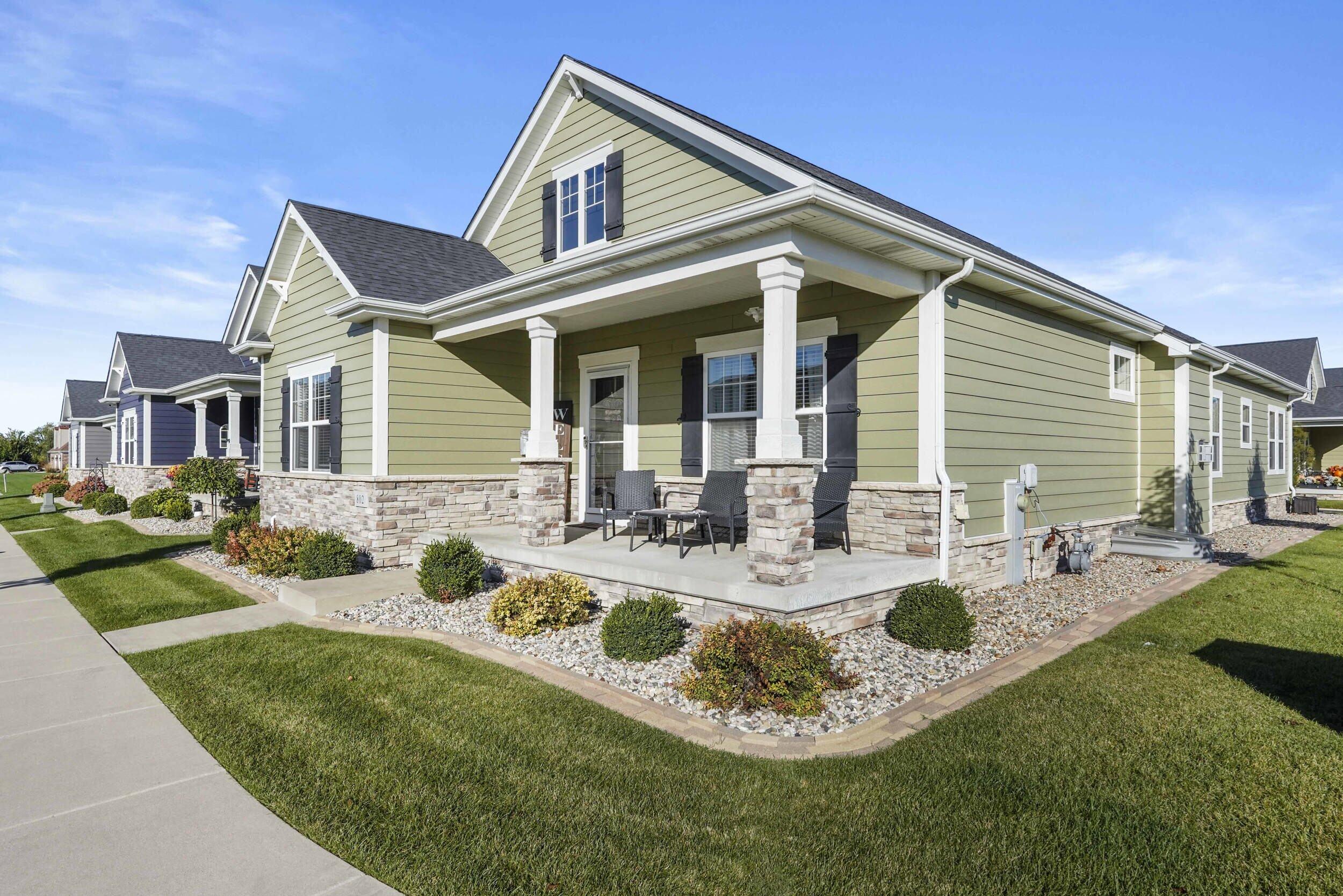 802 Hayfield Drive Crown Point, IN 46307 - Photo 2 of 21 2500x1668