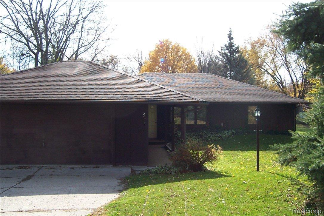 511 West Silver Lake Road Fenton, MI 48430 - Photo 1 of 7 Main Pic