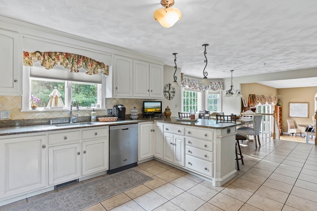 31 Butternut Road Wakefield, MA 01880 - Photo 6 of 42 Gallery Image 6