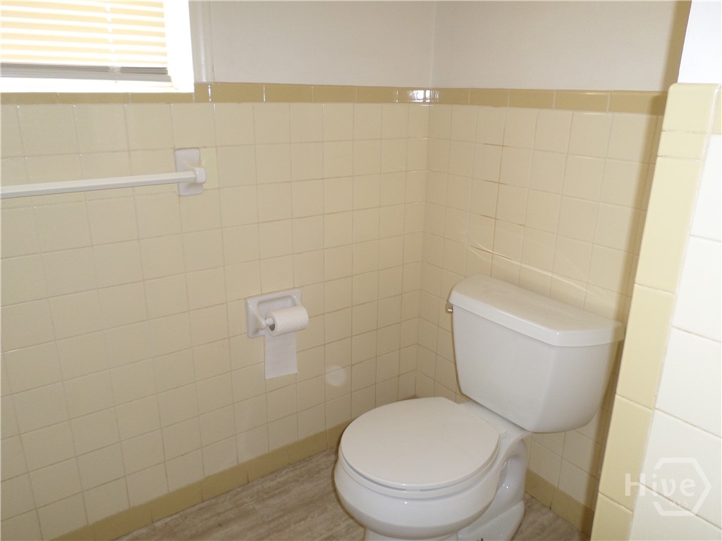 203 West 58th Street Savannah, GA 31405 - Photo 16 of 18 Bath