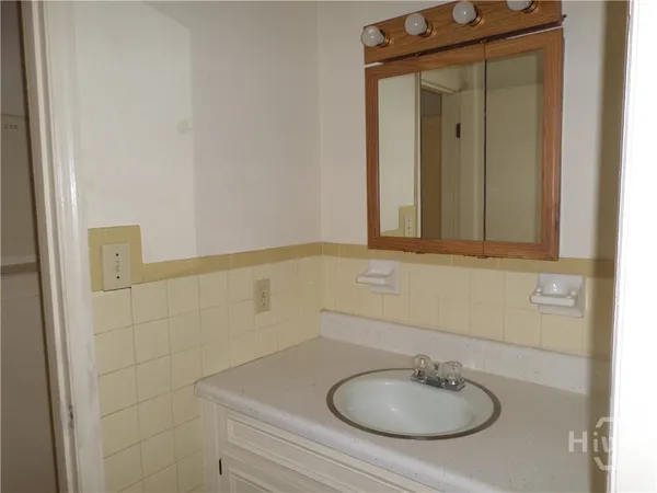 $1,300 | 203 West 58th Street, Savannah, GA 31405