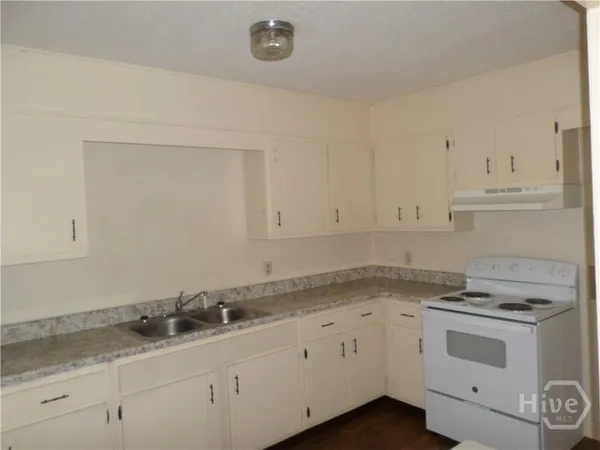 $1,300 | 203 West 58th Street, Savannah, GA 31405