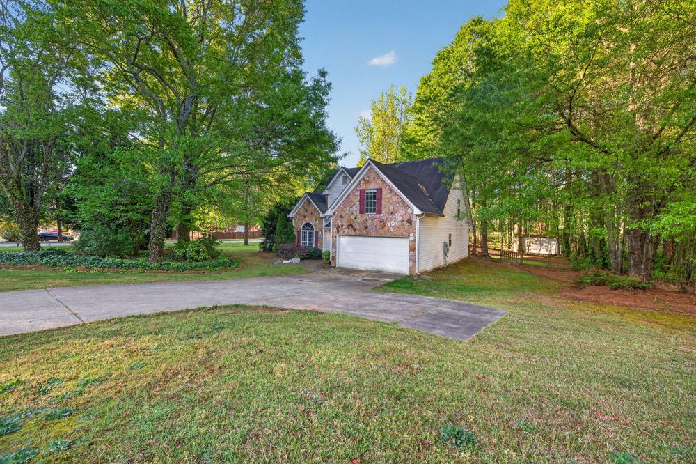 4035 Lakeside Boulevard Monroe, GA 30655 - Photo 9 of 43 a house view with a garden space