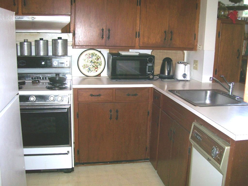 1660 Pershing Road Jacksonville, FL 32205 - Photo 7 of 16 Kitchen 2