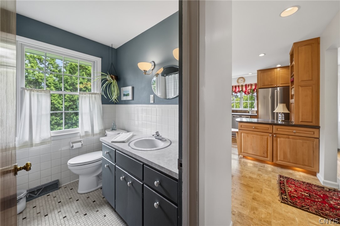 4777 Enders Road Manlius, NY 13104 - Photo 20 of 48 First floor full bathroom...
