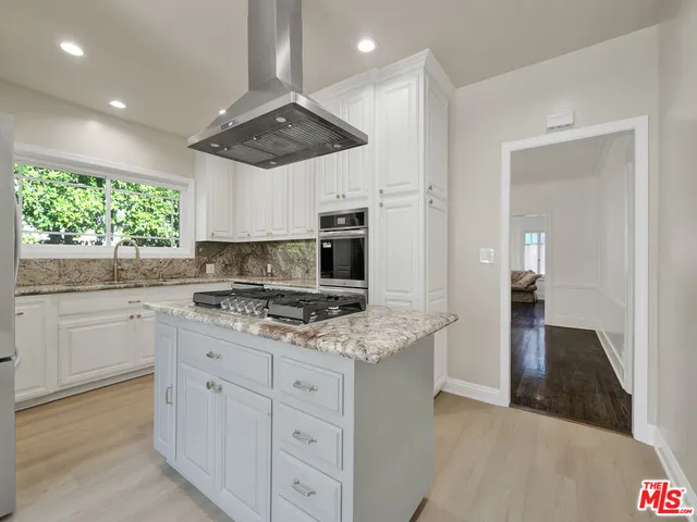 $8,900 | 743 North Orange Drive, Los Angeles, CA 90038