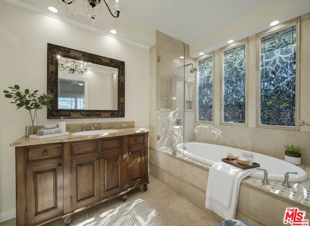 $8,600 | 743 North Orange Drive, Los Angeles, CA 90038