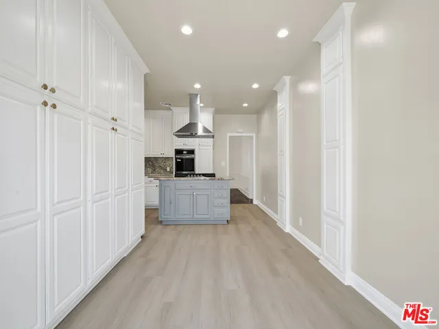 $8,900 | 743 North Orange Drive, Los Angeles, CA 90038