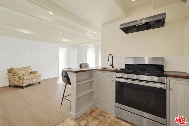 $8,600 | 743 North Orange Drive, Los Angeles, CA 90038