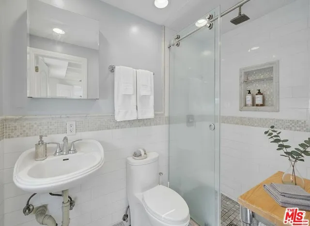 $8,600 | 743 North Orange Drive, Los Angeles, CA 90038