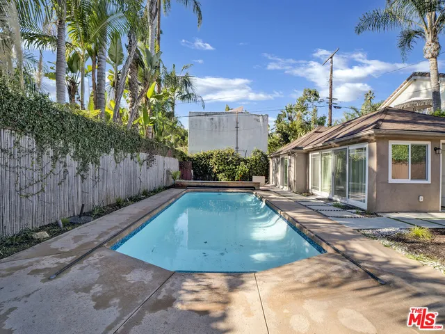 $8,900 | 743 North Orange Drive, Los Angeles, CA 90038