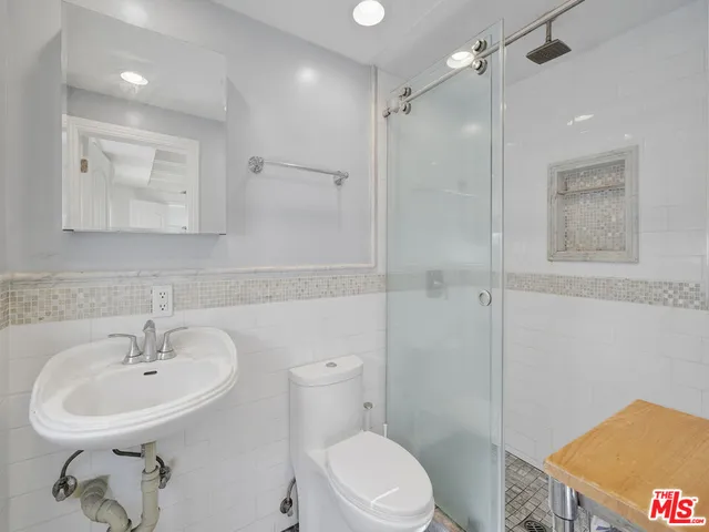 $8,900 | 743 North Orange Drive, Los Angeles, CA 90038