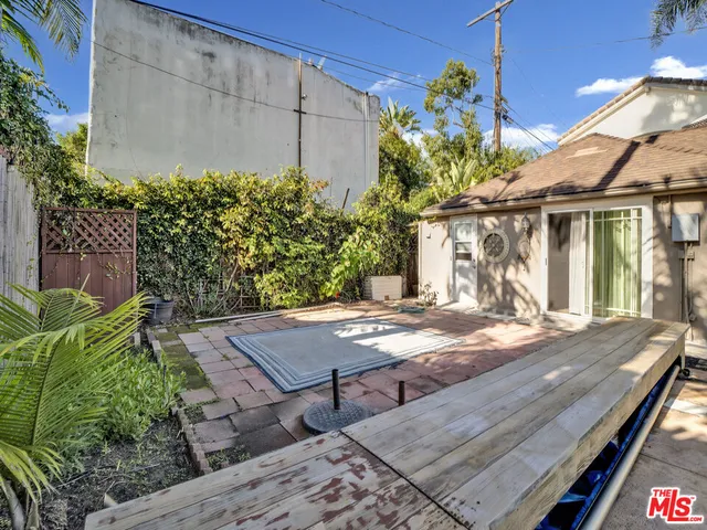 $8,900 | 743 North Orange Drive, Los Angeles, CA 90038