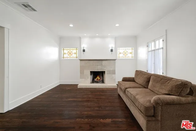 $8,900 | 743 North Orange Drive, Los Angeles, CA 90038