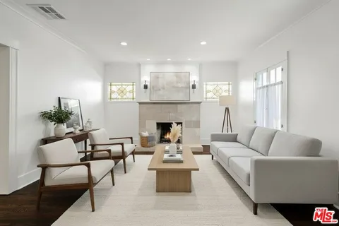 $8,250 | 743 North Orange Drive, Los Angeles, CA 90038