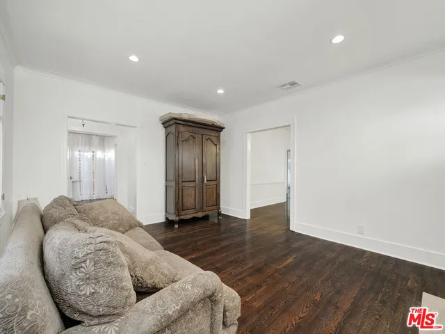 $8,900 | 743 North Orange Drive, Los Angeles, CA 90038