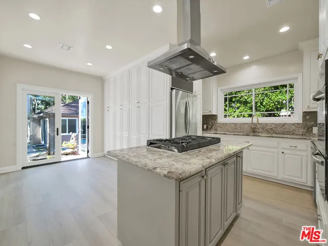 $8,600 | 743 North Orange Drive, Los Angeles, CA 90038