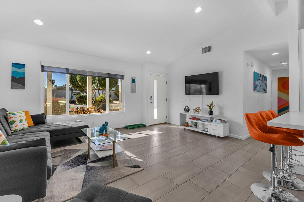 2304 East Bellamy Road Palm Springs, CA 92262 - Photo 13 of 32 a living room with furniture and a flat screen tv