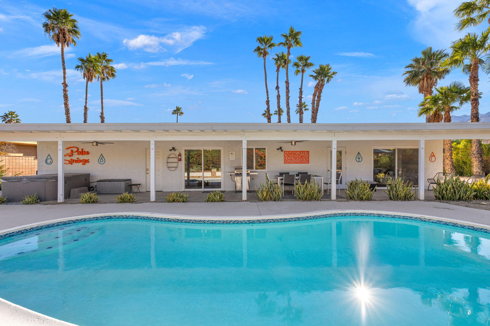 2304 East Bellamy Road Palm Springs, CA 92262 - Photo 4 of 32 front view of a house with a yard