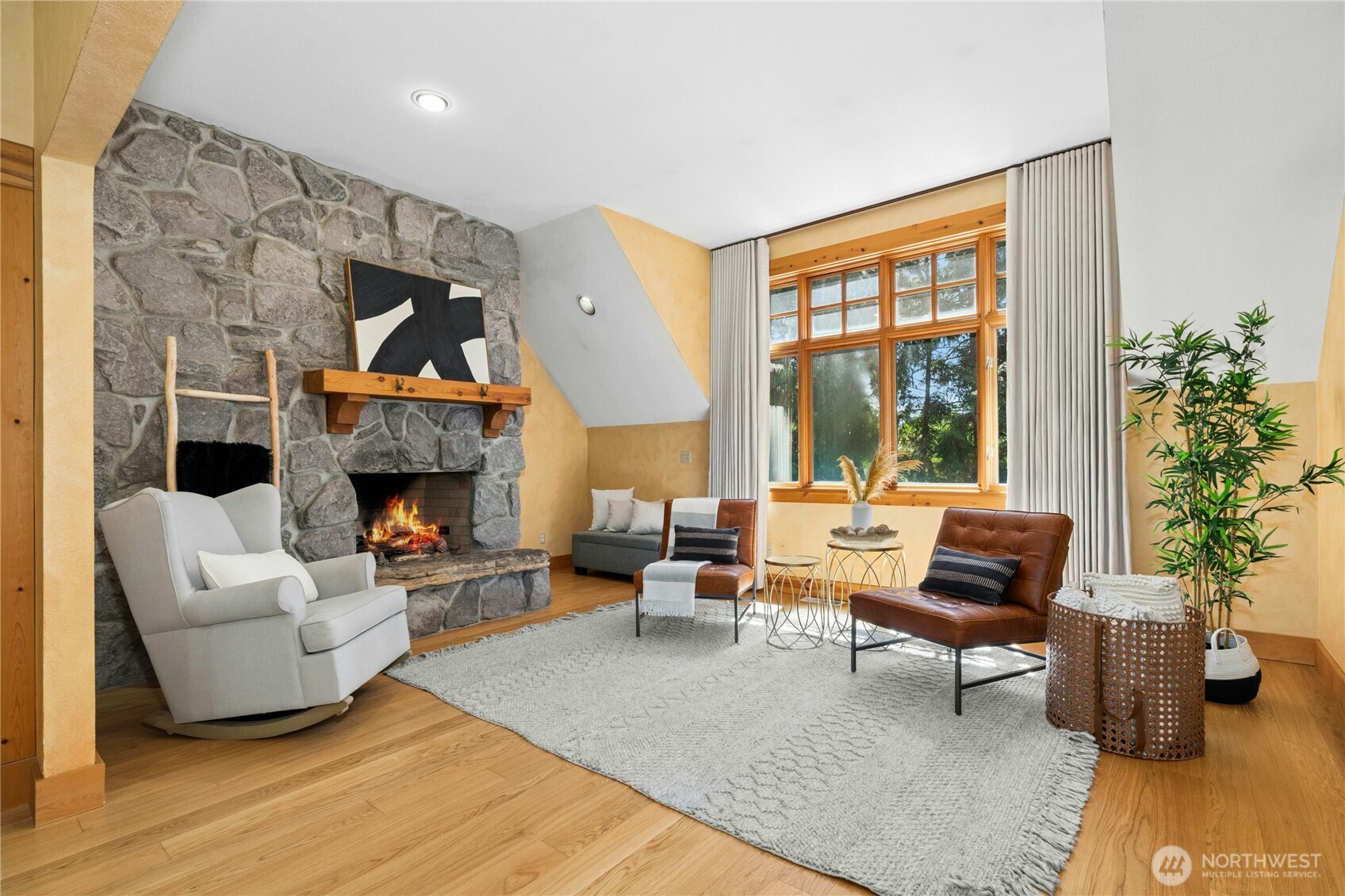 19027 Southeast May Valley Road Issaquah, WA 98027 - Photo 20 of 40