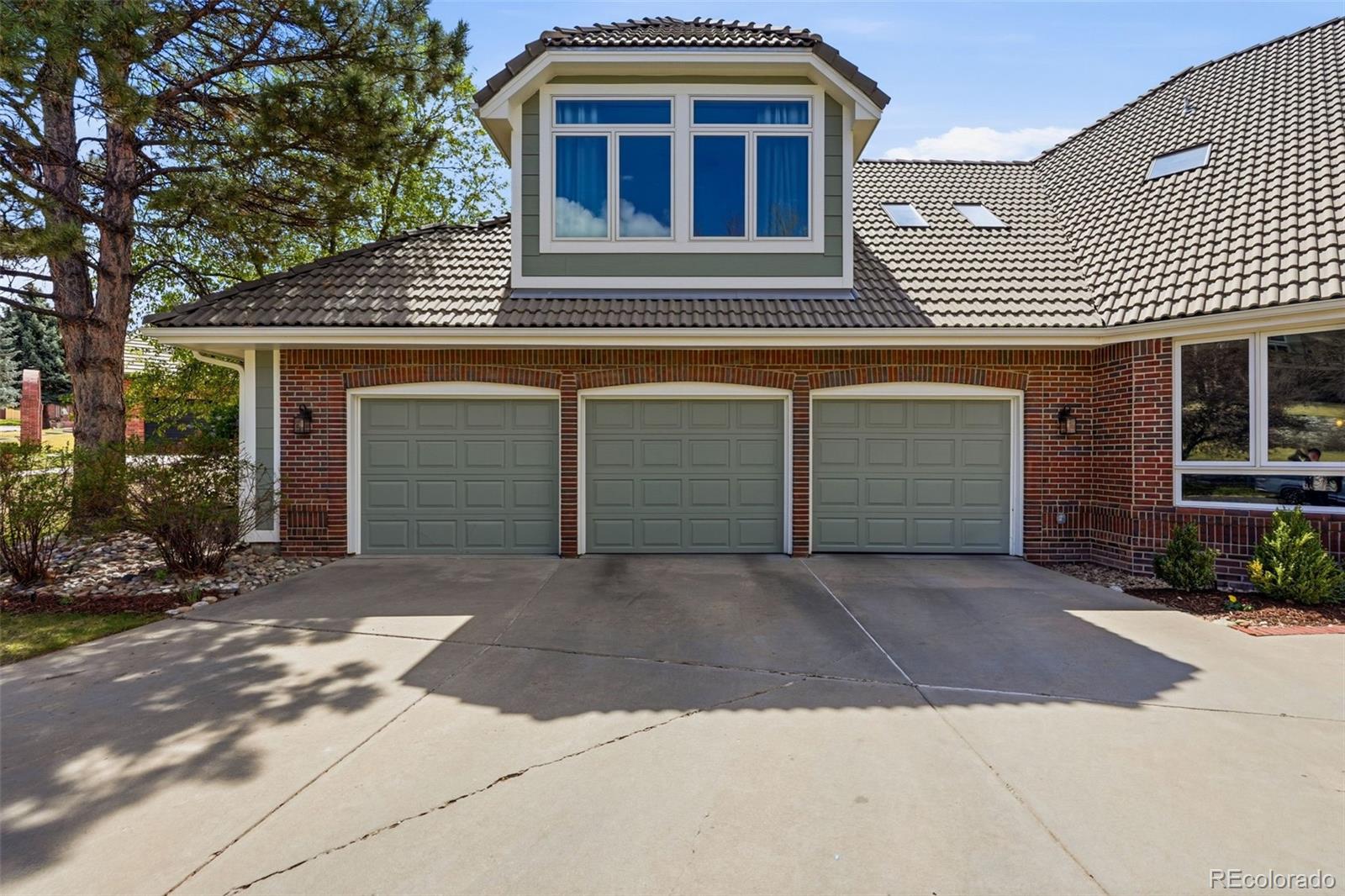 77 Falcon Hills Drive Highlands Ranch, CO 80126 - Photo 8 of 43 a front view of a house