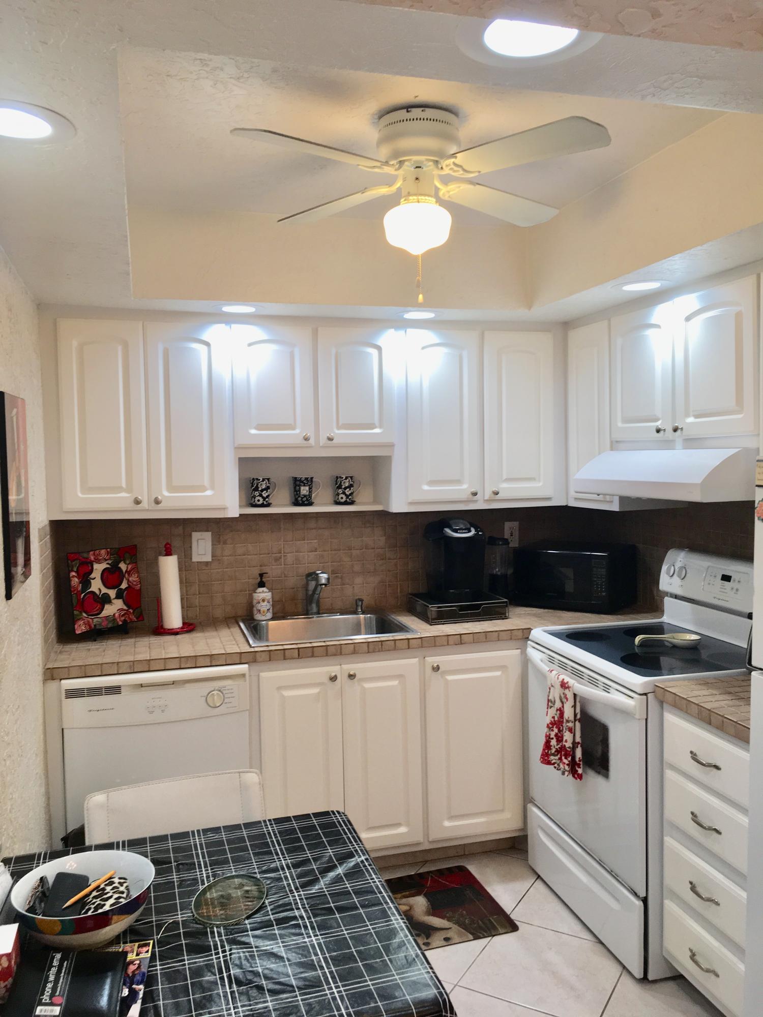 484 Capri K Delray Beach, FL 33484 - Photo 5 of 21 IMG-3701