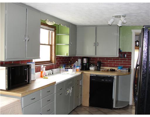 4060 Mercer Road New Castle, PA 16105 - Photo 6 of 7 Kitchen.