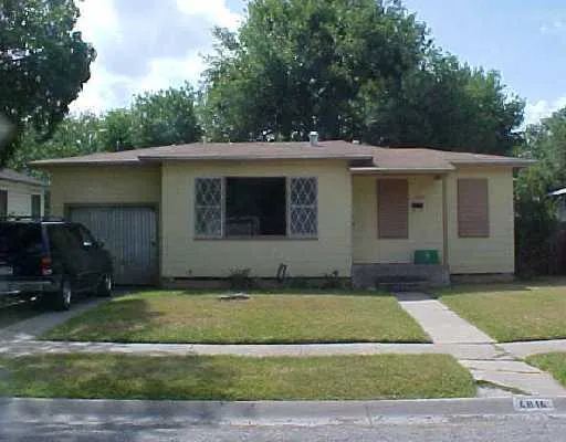 a view of a yard in front of a house