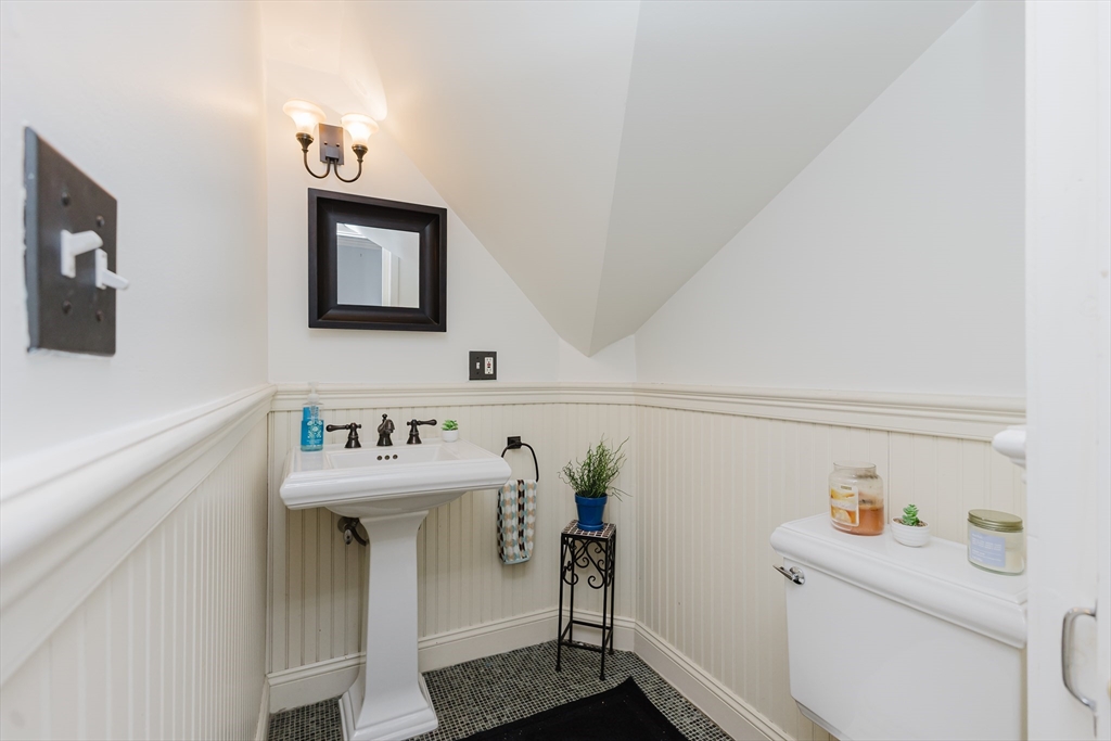159 Washington Street, Unit 4 Newton, MA 02458 - Photo 27 of 42