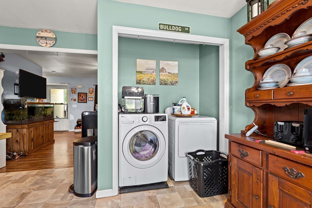 25 R Beacon Street Amesbury, MA 01913 - Photo 17 of 42