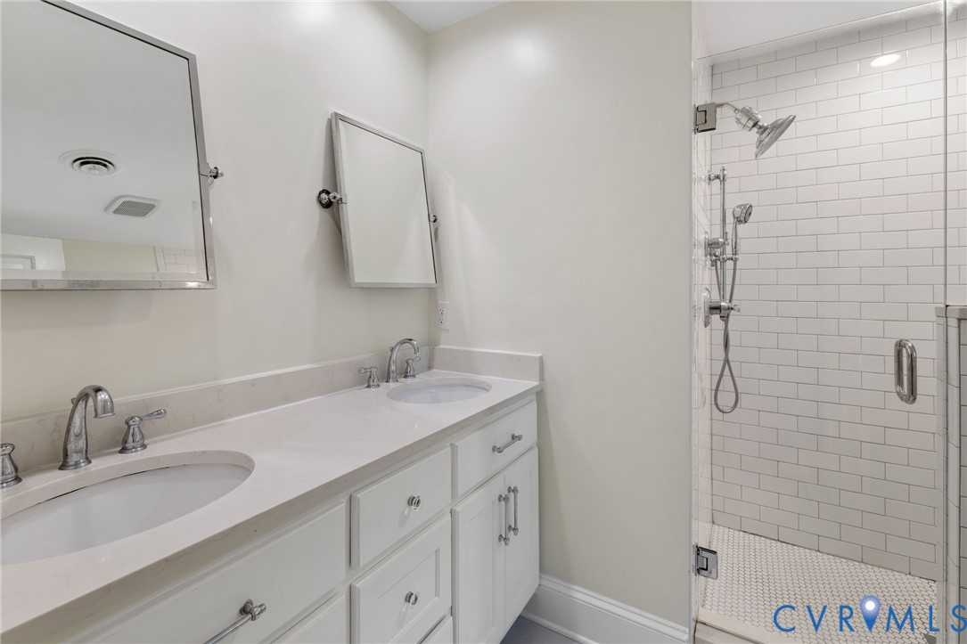 13522 Kingsmill Road Midlothian, VA 23113 - Photo 33 of 47 Primary Bath