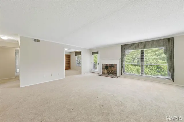 $249,900 | 2037 Trailcrest Lane, Unit 7, St. Louis, MO 63122