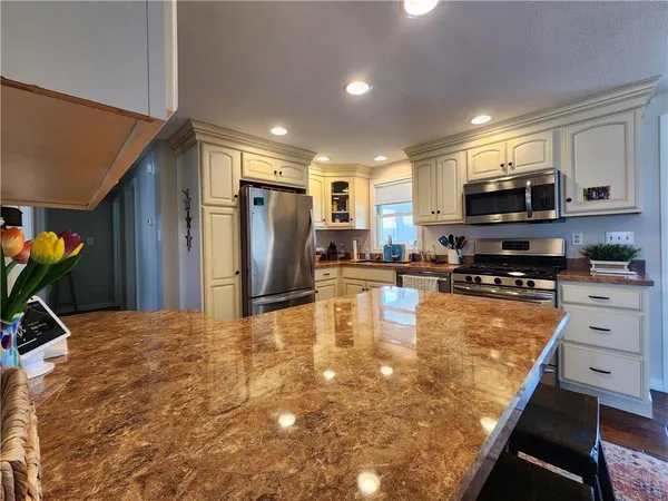 $850,000 | 670 Latonka Drive, Mercer, PA 16137