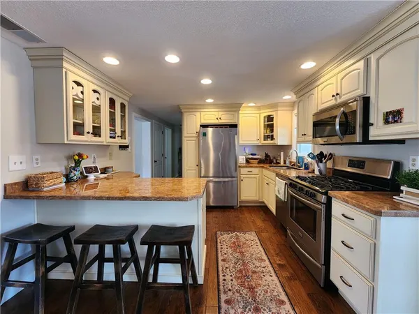 $850,000 | 670 Latonka Drive, Mercer, PA 16137