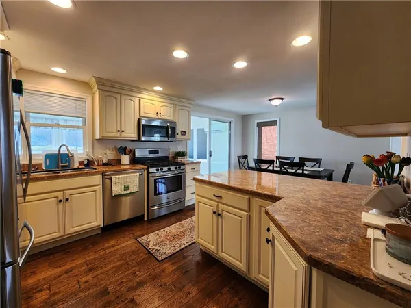 $850,000 | 670 Latonka Drive, Mercer, PA 16137