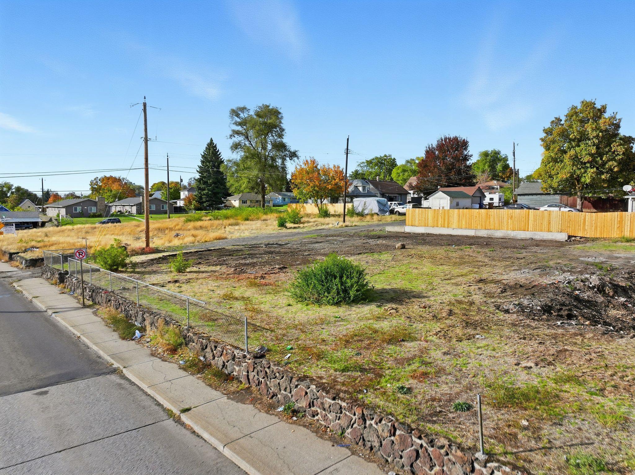817 East North Foothills Drive Spokane, WA 99207 - Photo 3 of 19