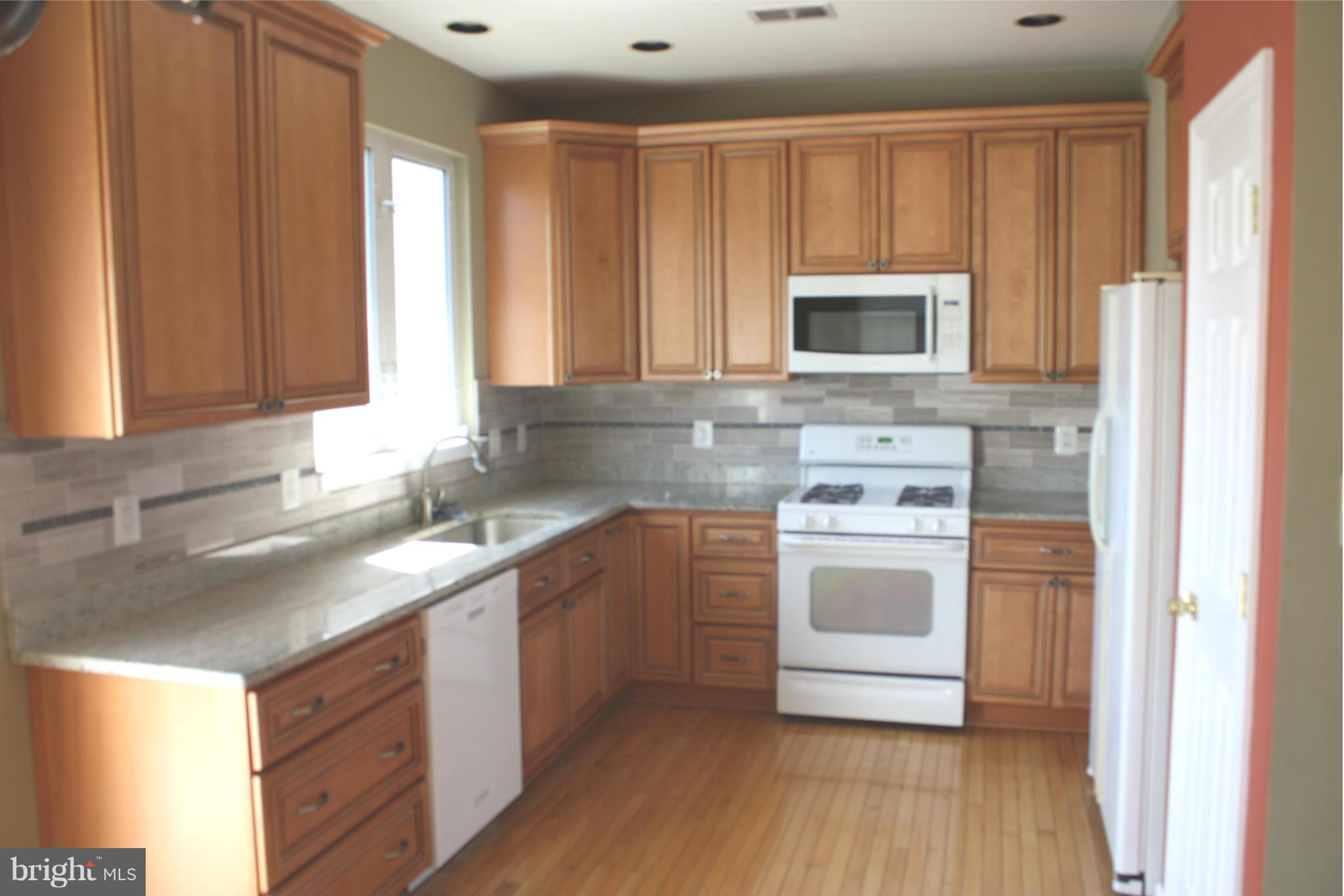 6471 McCoy Road Centreville, VA 20121 - Photo 5 of 17 Kitchen