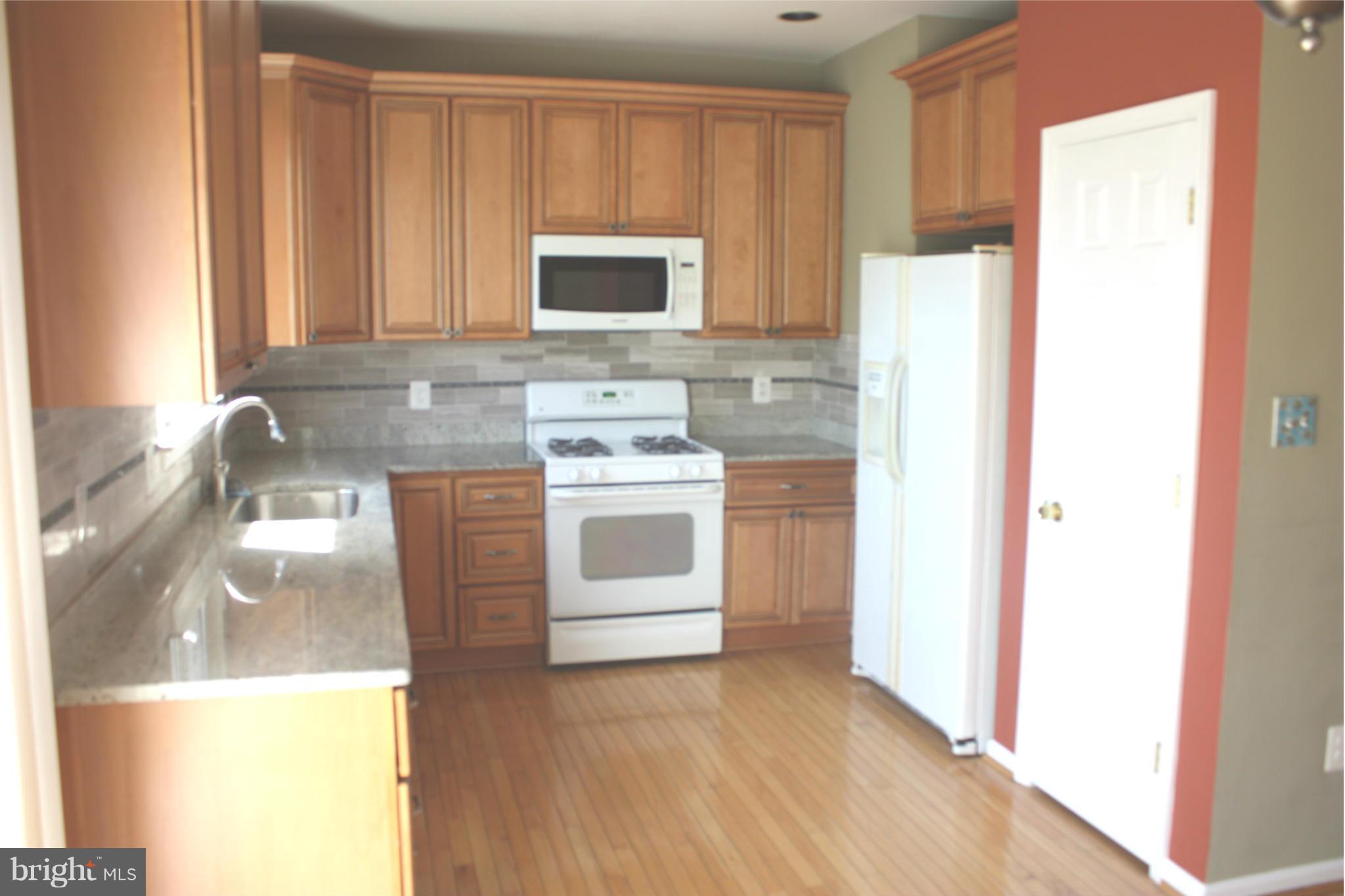 6471 McCoy Road Centreville, VA 20121 - Photo 6 of 17 Kitchen