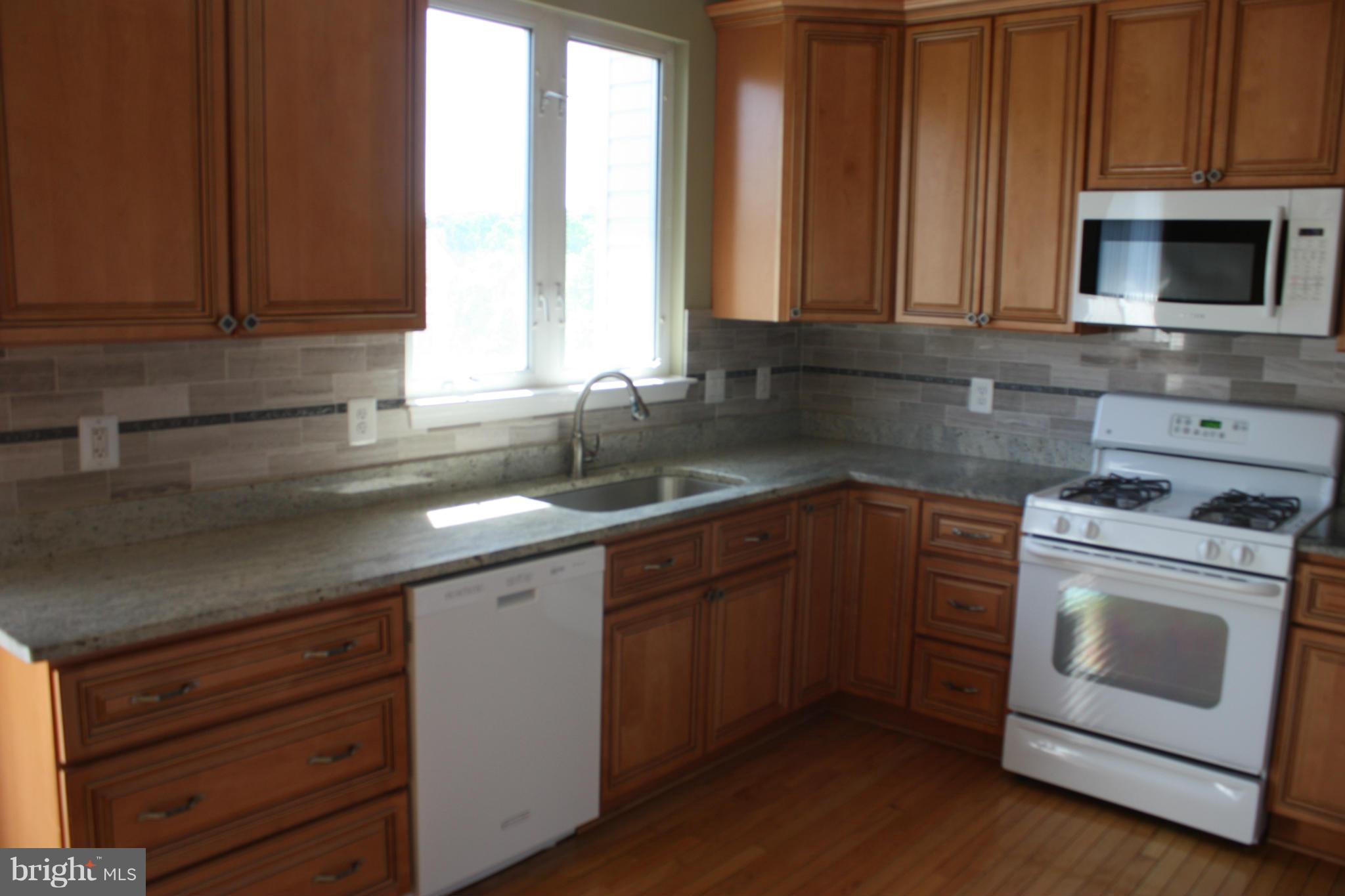 6471 McCoy Road Centreville, VA 20121 - Photo 7 of 17 Kitchen