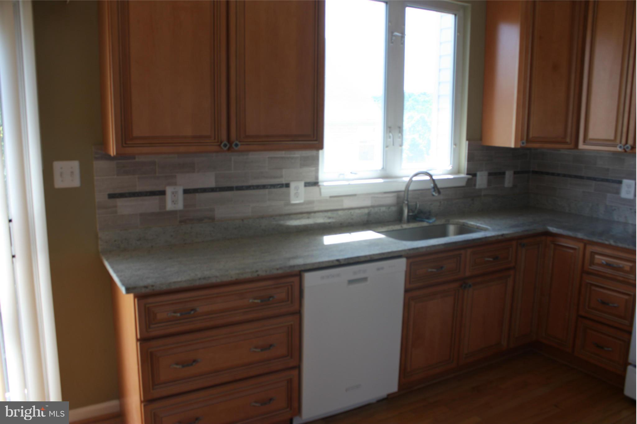 6471 McCoy Road Centreville, VA 20121 - Photo 8 of 17 Kitchen