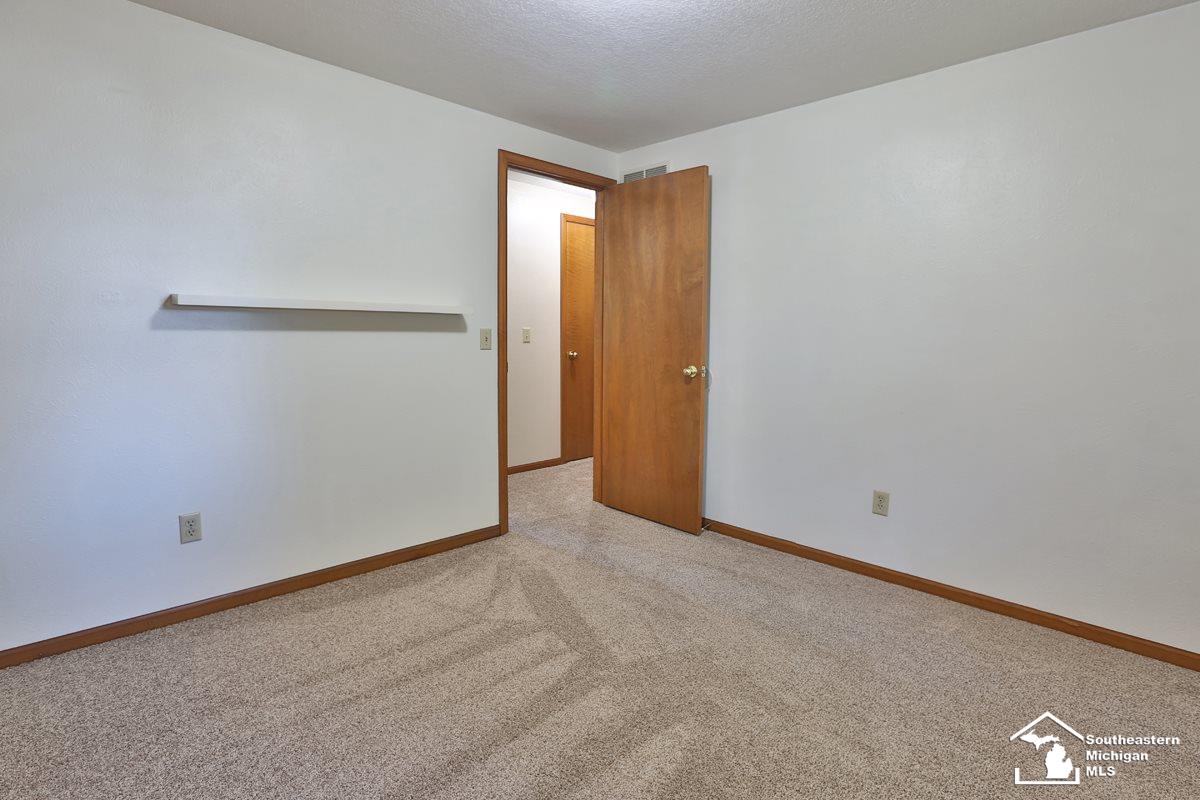 6708 Bennington Road Temperance, MI 48182 - Photo 19 of 21 31362625-19.JPG
