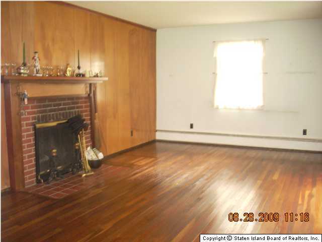 370 London Road Staten Island, NY 10306 - Photo 3 of 5 Additional Photo