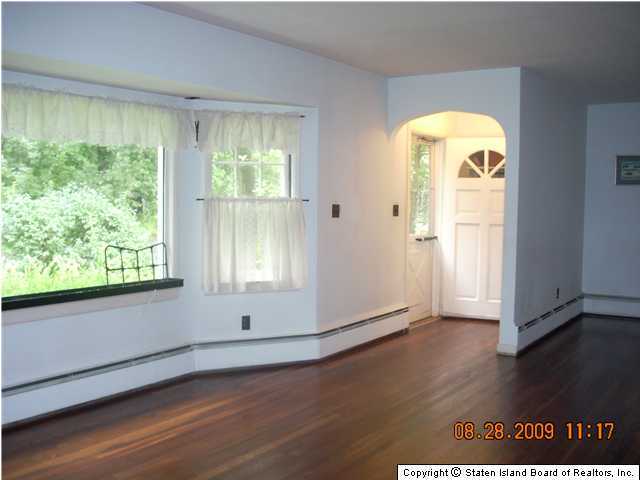 370 London Road Staten Island, NY 10306 - Photo 4 of 5 Additional Photo
